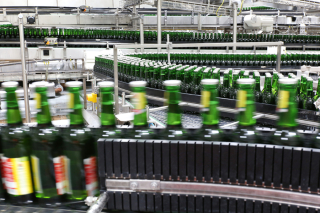 Flaschenabfüllanlage, Bierflaschen, Unternehmensfotografie, Hamburg, Freye